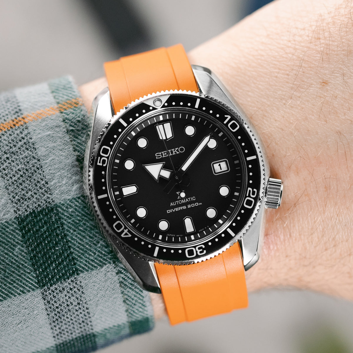 CRAFTER BLUE CB13 Rubber Watch Strap For Seiko MM200 Series – ORANGE With Rubber Keepers