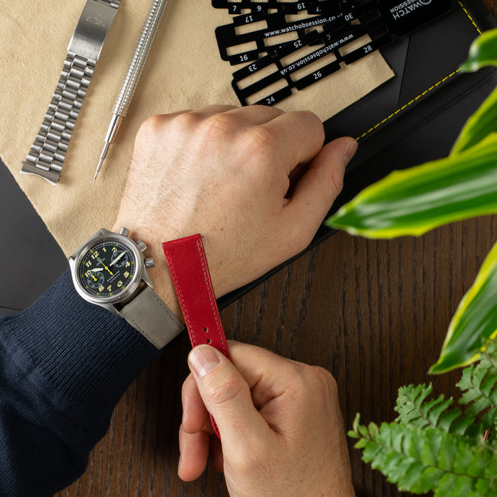 Change Hirsch watch straps easily with a quick-release system