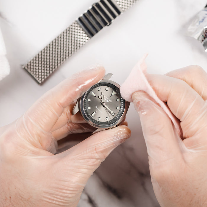 Polishing a watch case. Get tips on how to remove scratches from a stainless steel watch and bracelet.