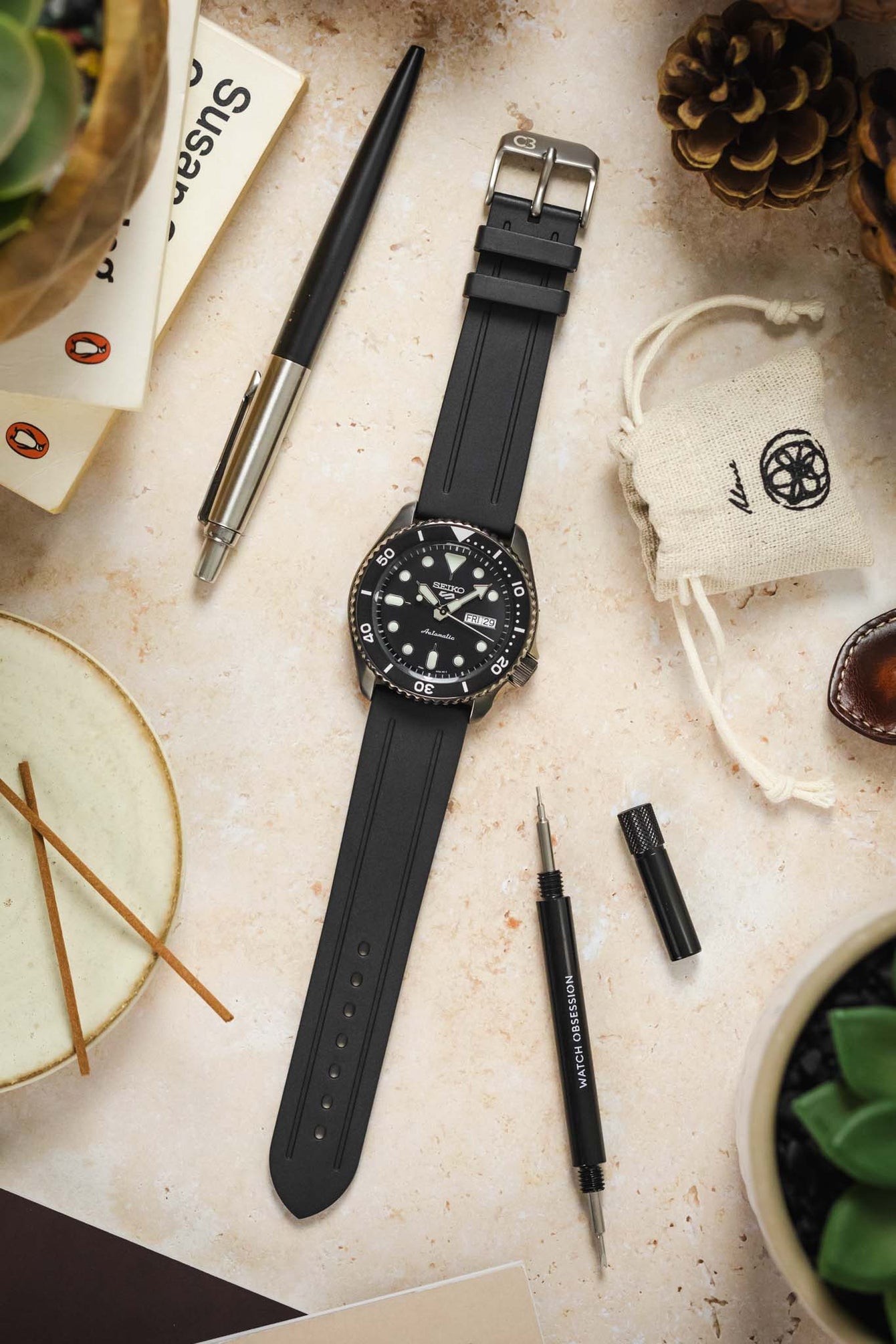 Bonetto Cinturini 319 Premium Rubber Sports Watch Strap in BLACK