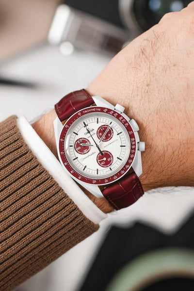 Hirsch LONDON Matt Alligator Leather Watch Strap in BURGUNDY