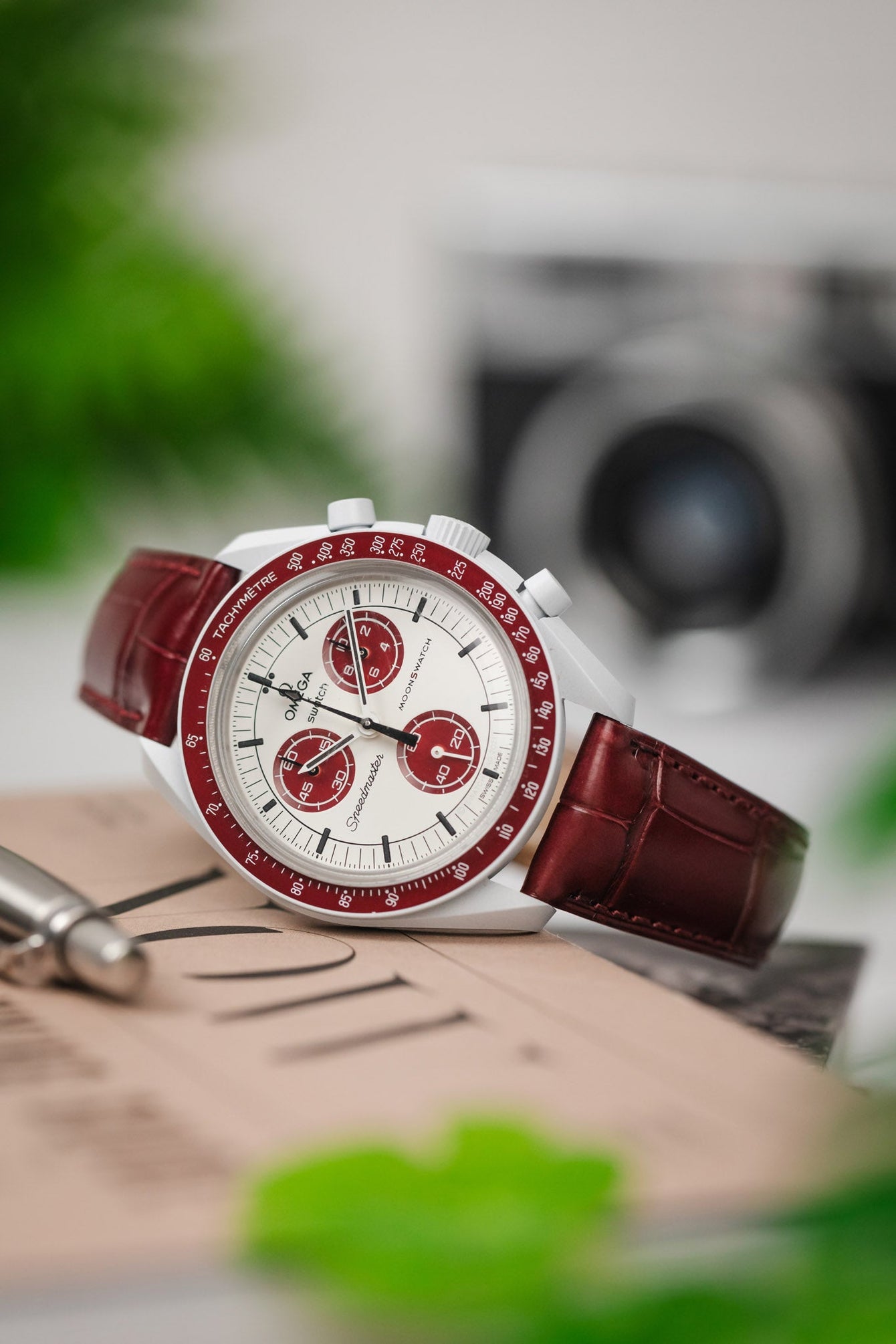 Hirsch LONDON Matt Alligator Leather Watch Strap in BURGUNDY