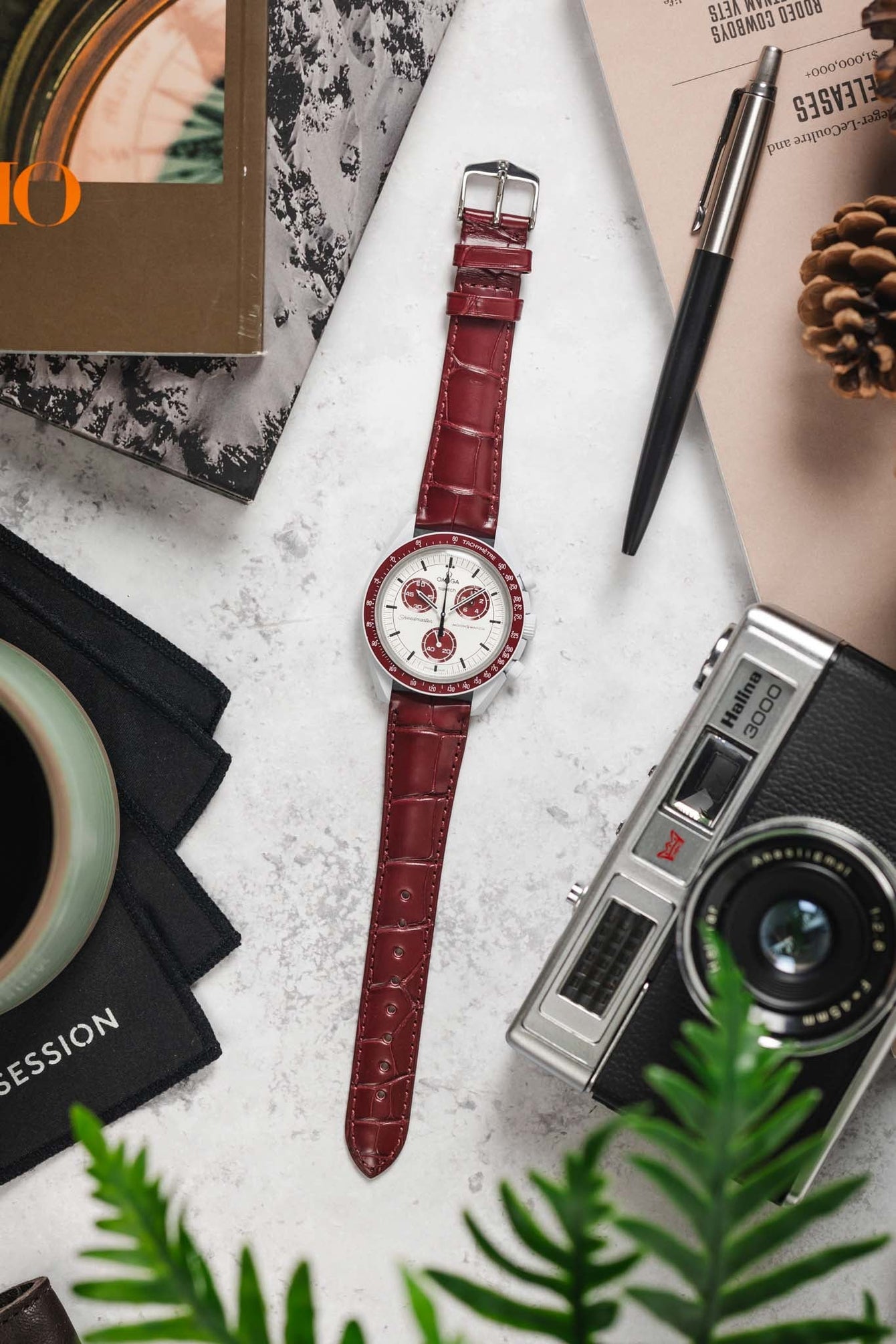 Hirsch LONDON Matt Alligator Leather Watch Strap in BURGUNDY