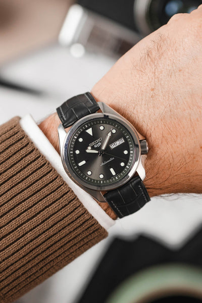 Hirsch LONDON Matt Alligator Leather Watch Strap in GREY