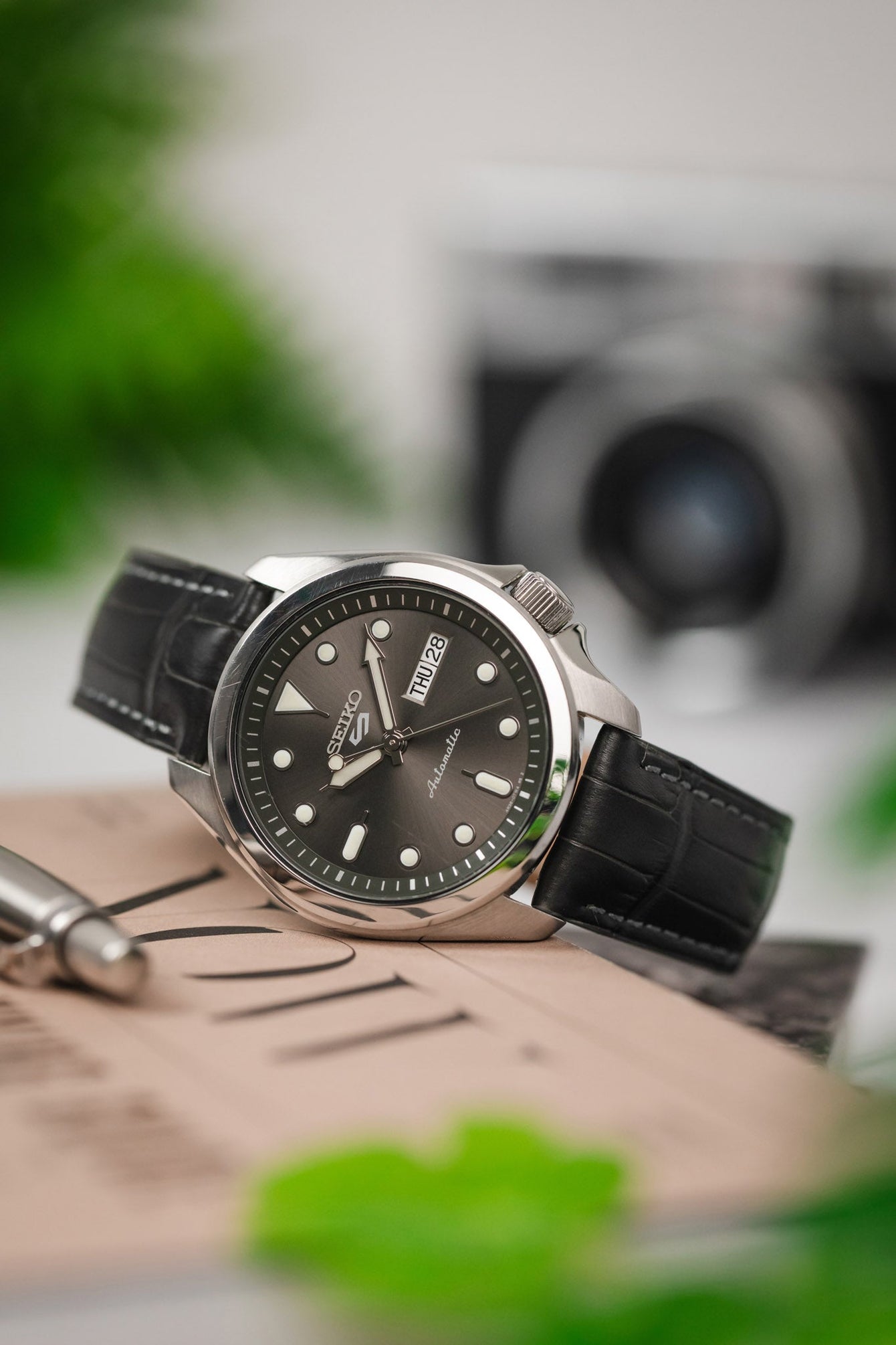 Hirsch LONDON Matt Alligator Leather Watch Strap in GREY