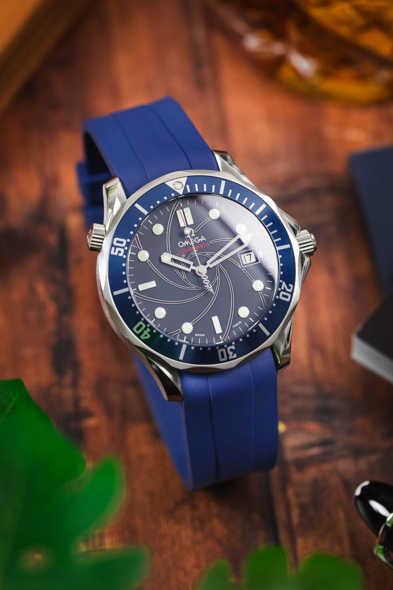 VANGUARD Curved-End Integrated Rubber Watch Strap for Omega Seamaster / Railmaster in BLUE