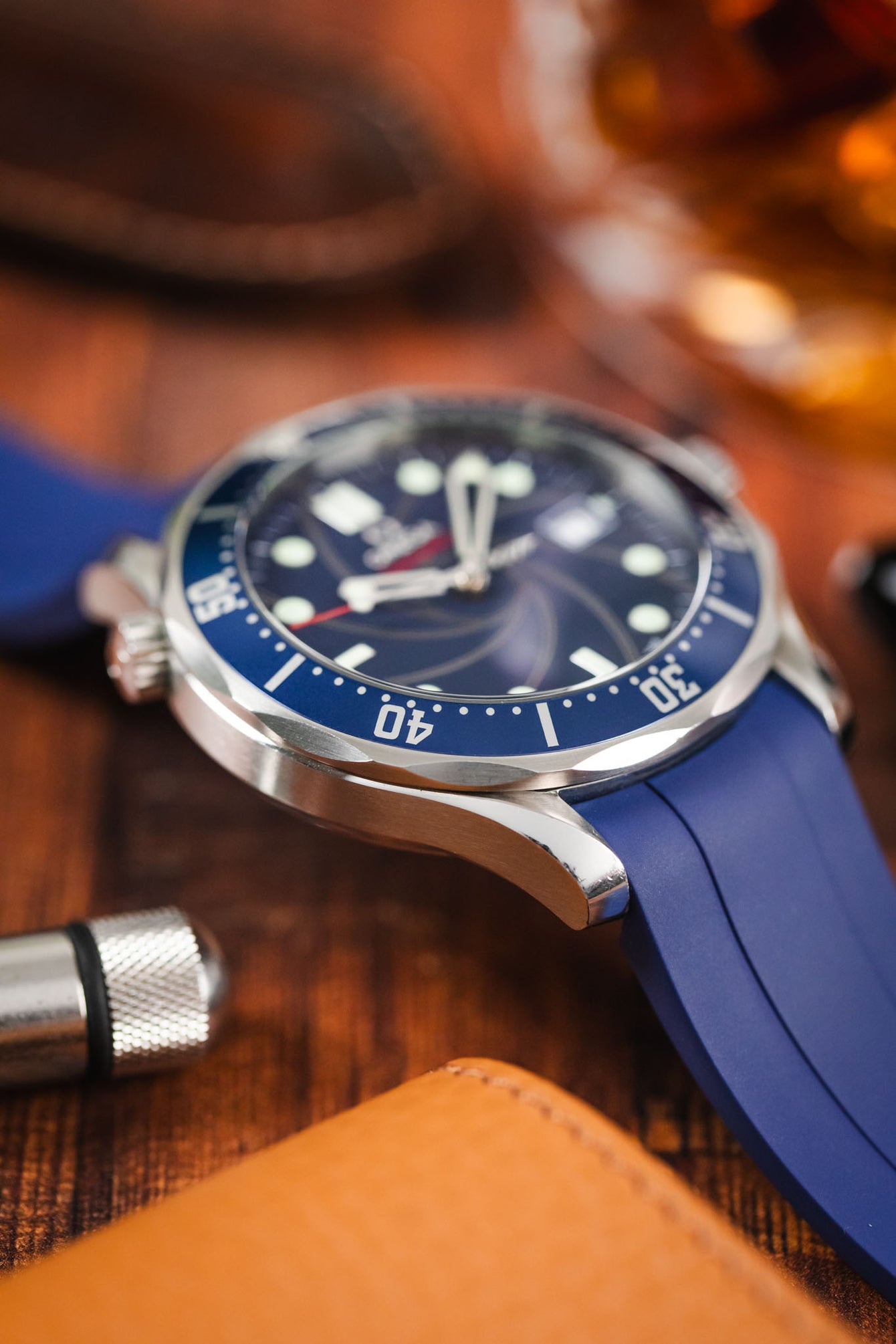 VANGUARD Curved-End Integrated Rubber Watch Strap for Omega Seamaster / Railmaster in BLUE