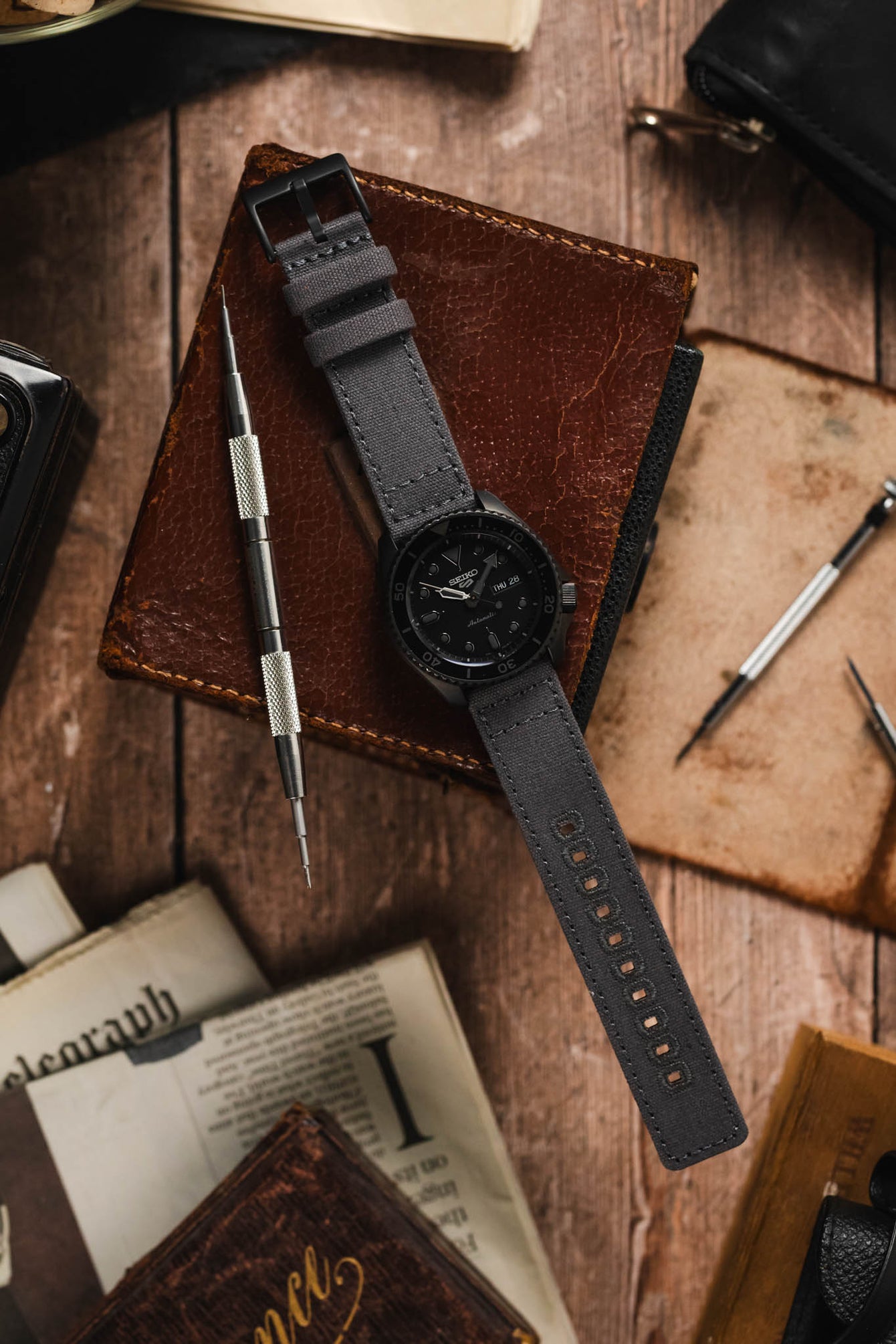 Quick-Release Canvas Watch Strap in GREY