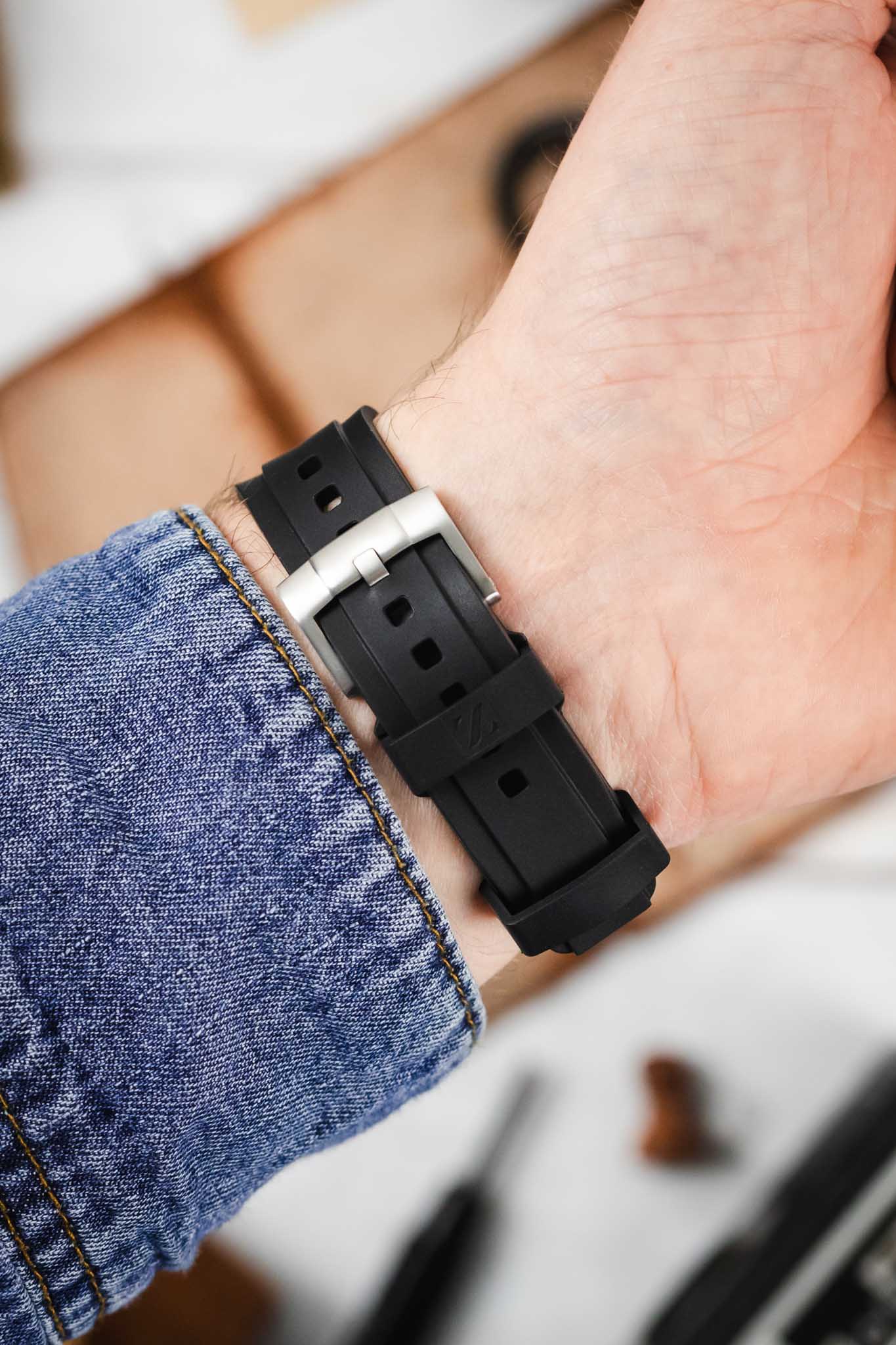 Zealande Watch Straps | Black Curved-End Rubber for Omega
