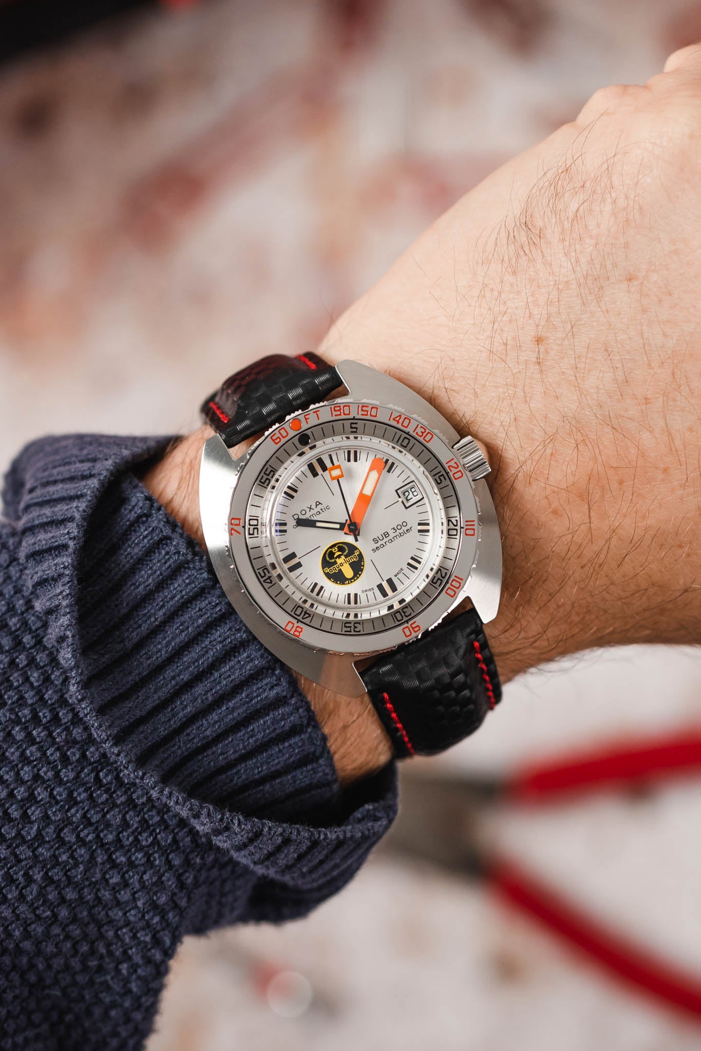 Hirsch stainless steel best sale back 3atm water resistant
